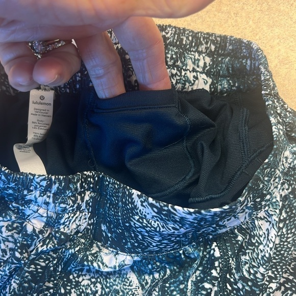 Lululemon Hotty Hot Short ll *Long 4” Wildwood White
Multi / Nocturnal Teal - Picture 9 of 13